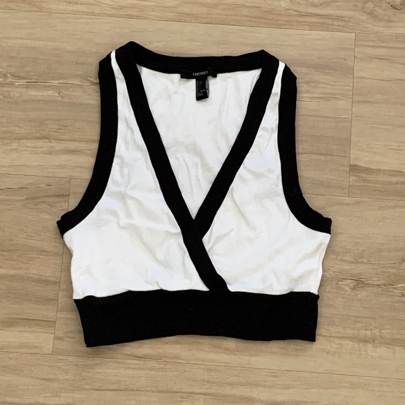 Crop top - Picture 1 of 2